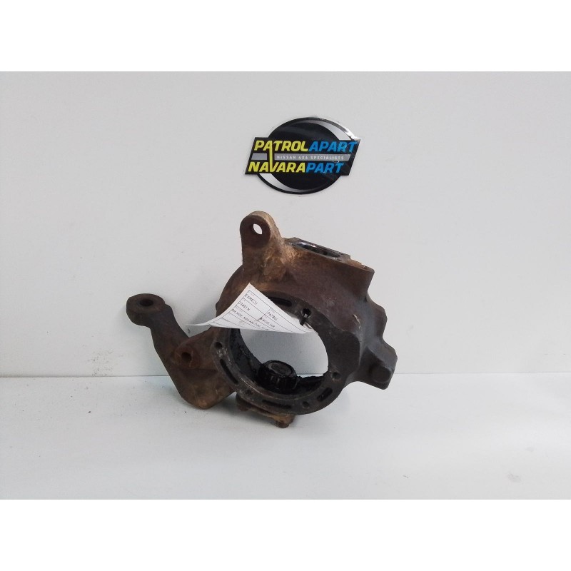 Used Right Swivel Hub 40561-VB100 - Nissan Patrol Y61 GU 12/97-ON