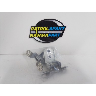 Used Front Door Hinges (Pair) - 82420-2J00 - Nissan Patrol Y61 GU 12/97-04/17
