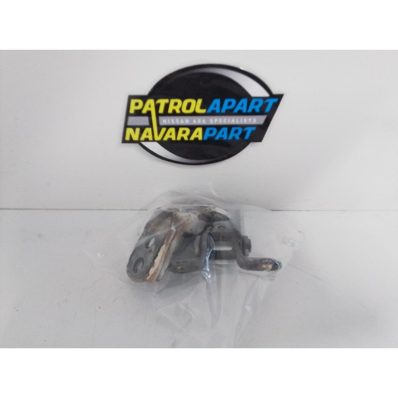 Used Front Door Hinges (Pair) - 82420-2J00 - Nissan Patrol Y61 GU 12/97-04/17
