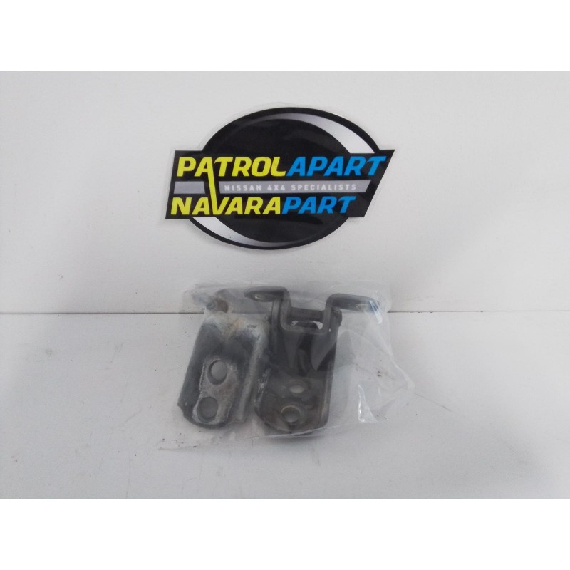 Used Front Door Hinges (Pair) - 82420-2J00 - Nissan Patrol Y61 GU 12/97-04/17